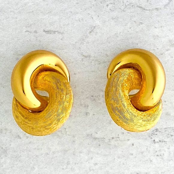 Vintage Christian Dior Interlocked Earrings Gold Tone Pierced Ears Posts - Picture 4 of 10